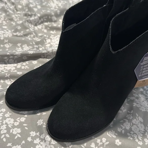 Toms Black Women’s Suede Ankle Booties SOLD OUT with Heel Support CUTE size 9 - Picture 17 of 17